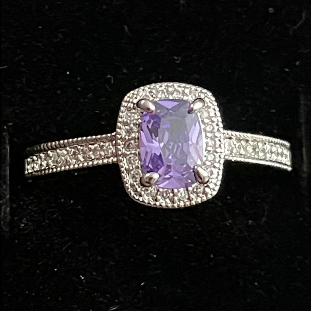 Light tanzanite CZ on rhodium plating